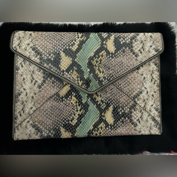Rebecca Minkoff Handbags - Rebecca Minkoff Clutch (never worn)
